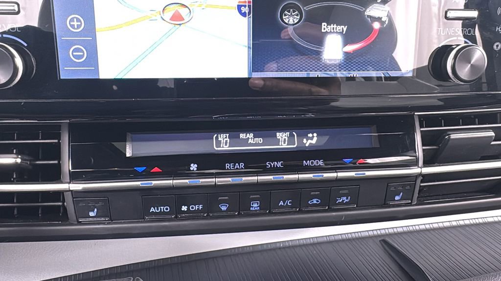 Used 2023 Toyota Sienna XSE image 28