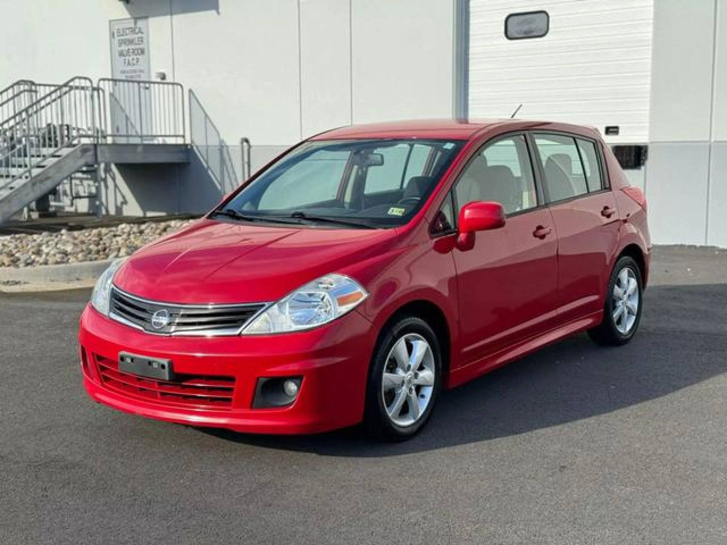Used 2012 Nissan Versa SL image 2