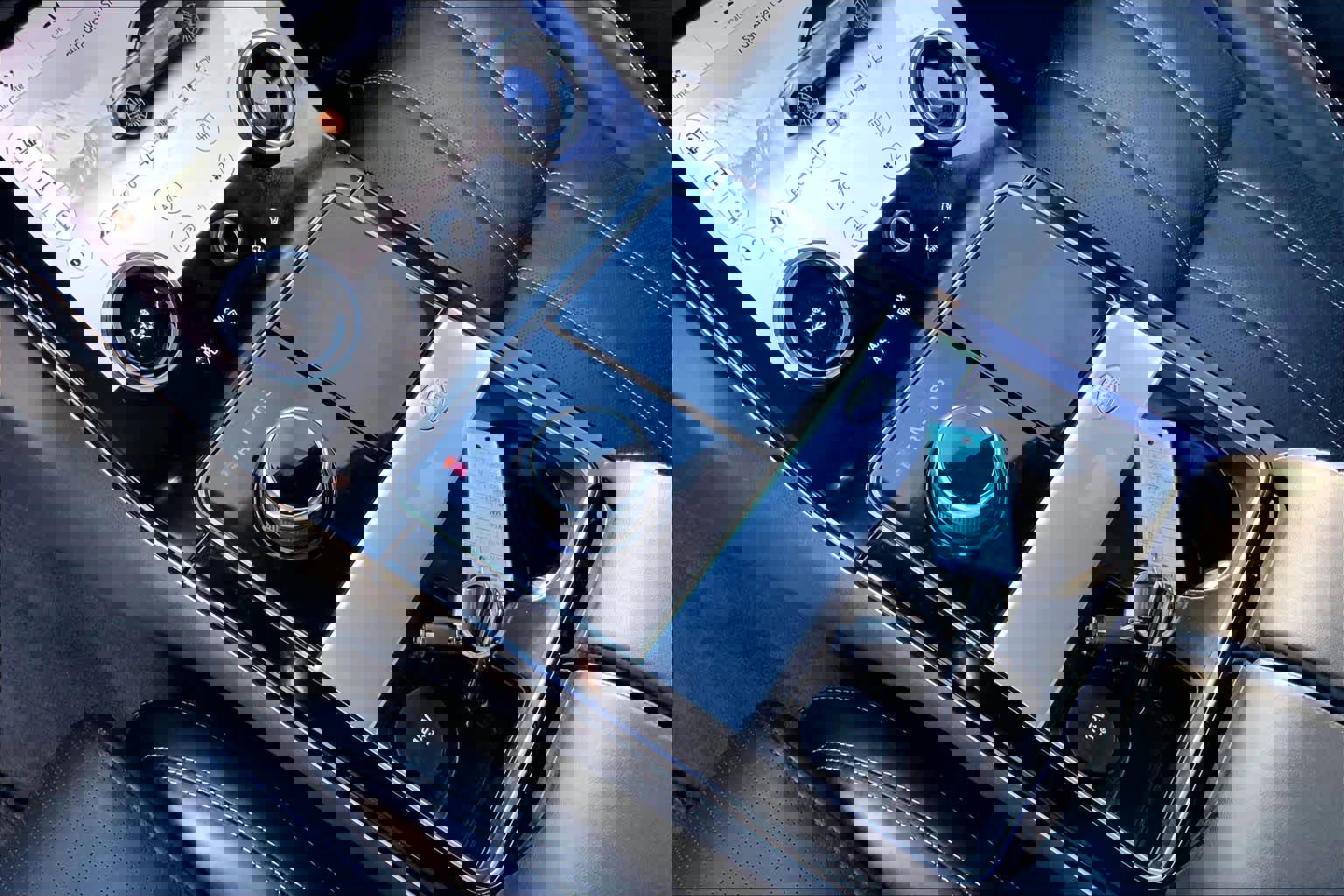 Used 2020 Land Rover Range Rover Velar R-Dynamic HSE image 14