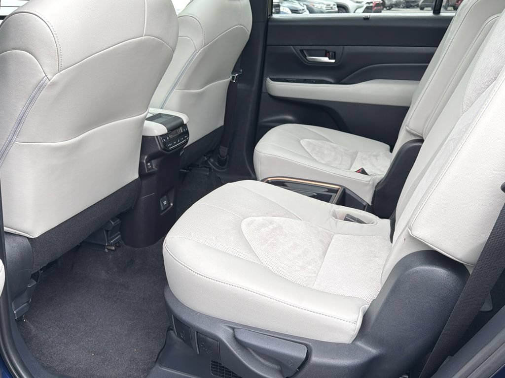 Used 2025 Toyota Grand Highlander AWD Hybrid image 21