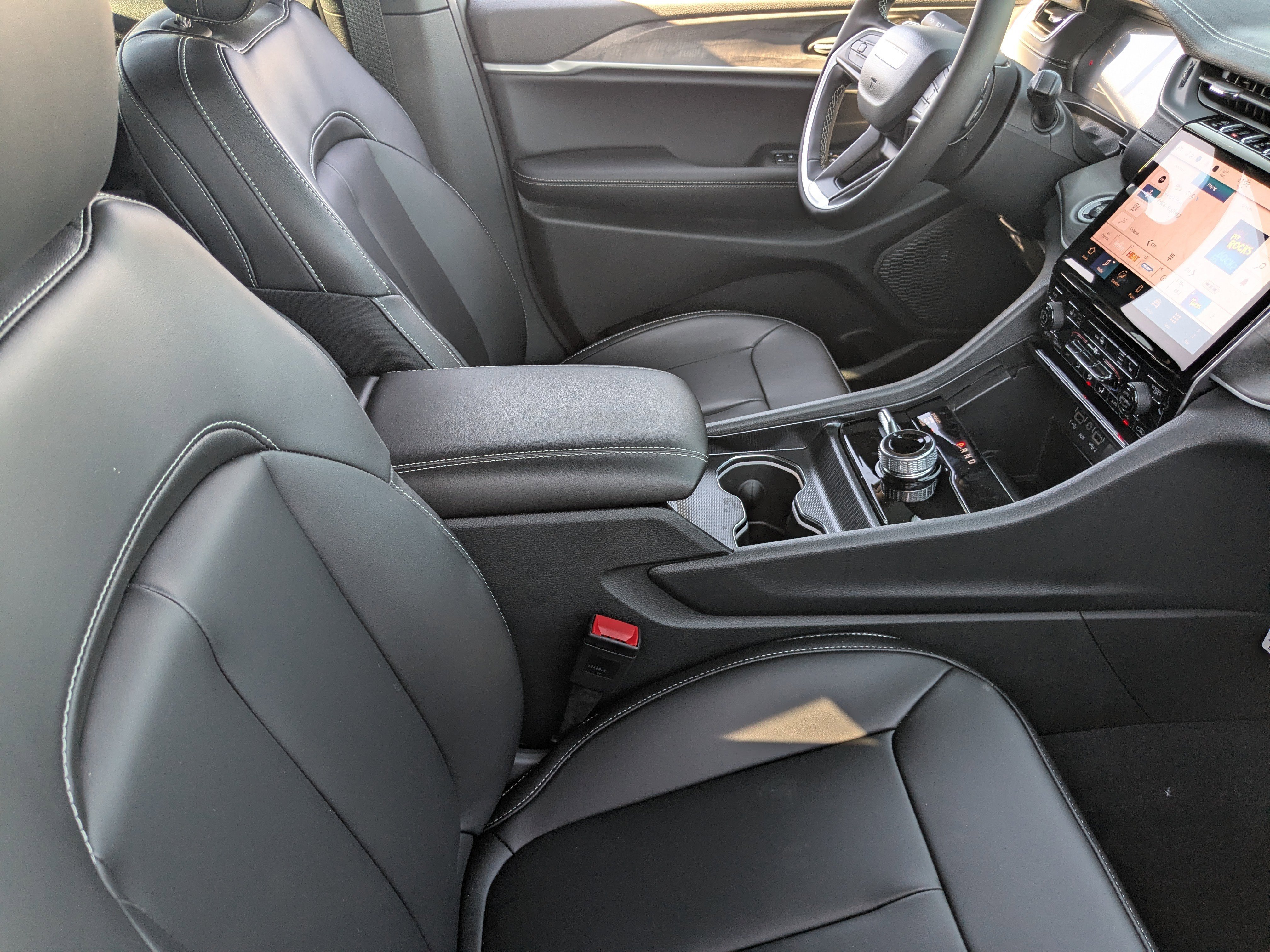 New 2025 Jeep Grand Cherokee Limited w/ Black Appearance Package AWD/4WD image 8