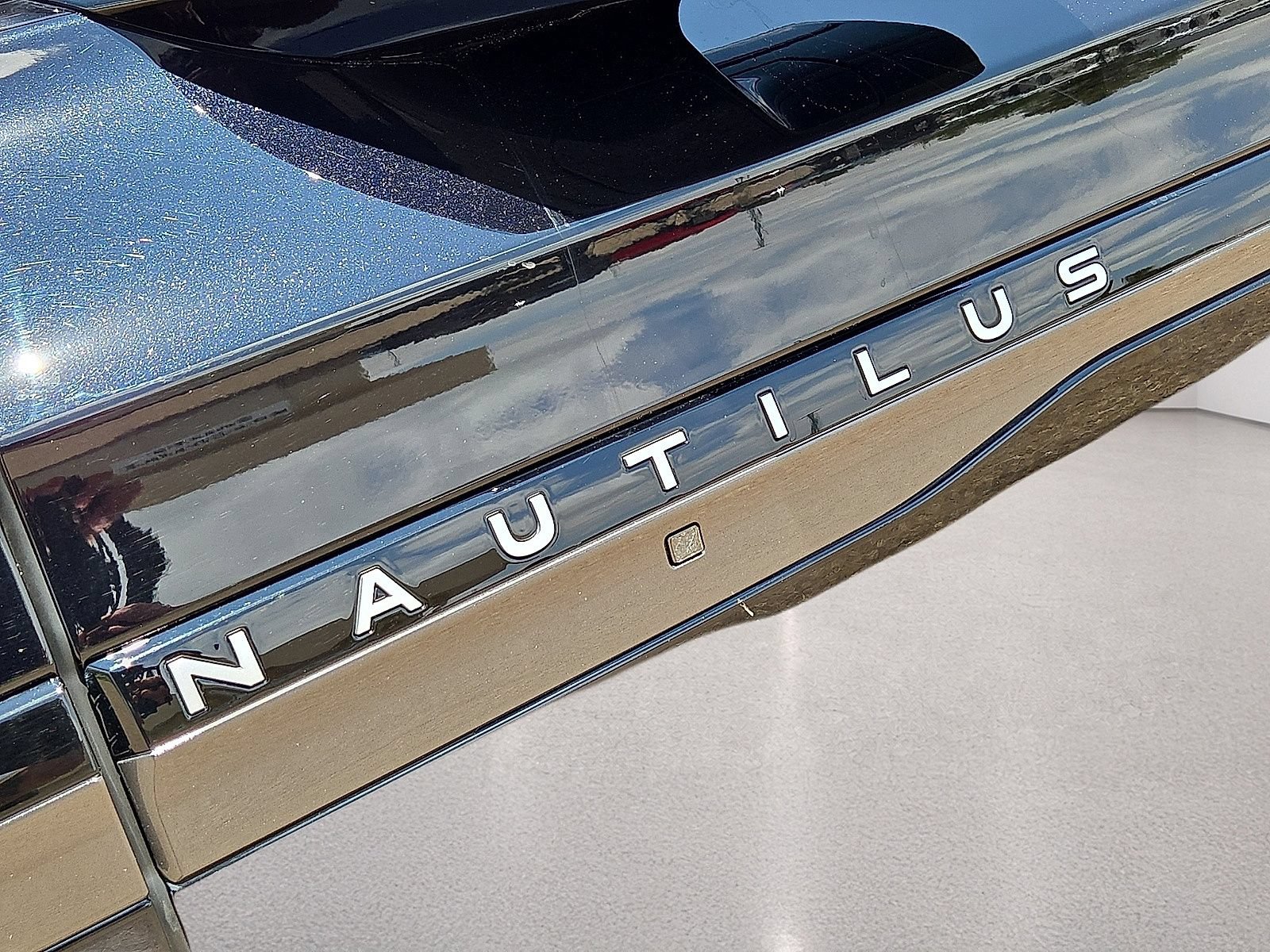 Used 2024 Lincoln Nautilus Reserve w/ Equipment Group 202A AWD/4WD image 10