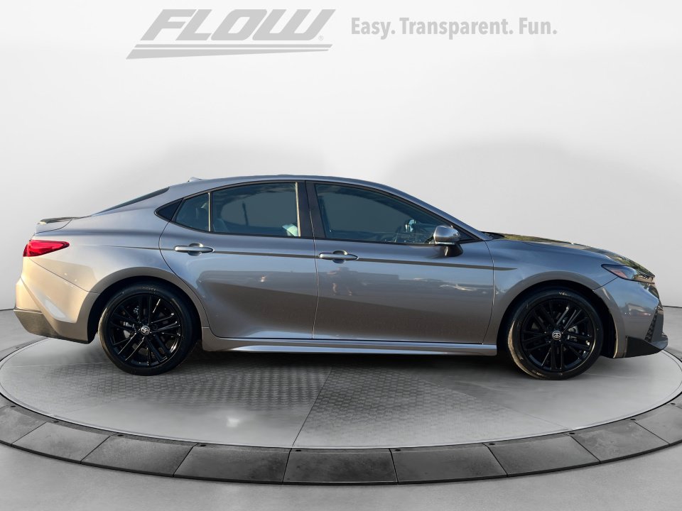 Used 2026 Toyota Camry SE FWD image 10