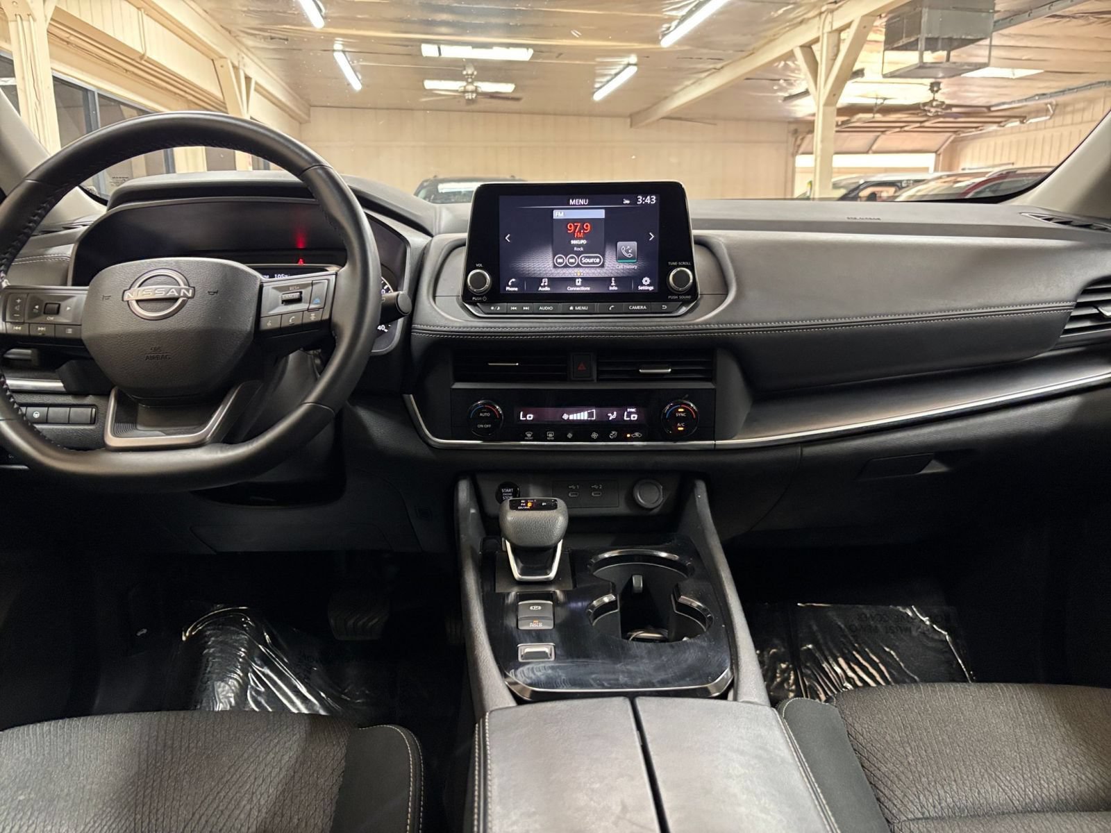 Used 2025 Nissan Rogue SV FWD image 34