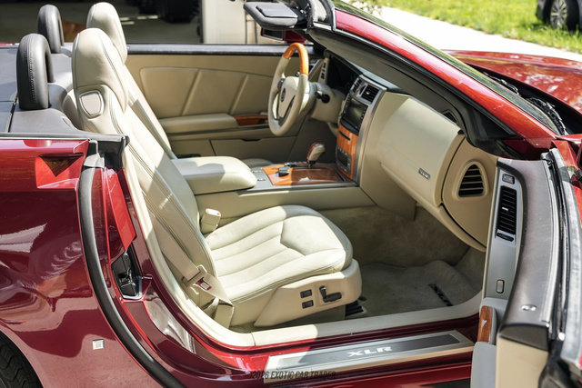 Used 2006 Cadillac XLR RWD image 57