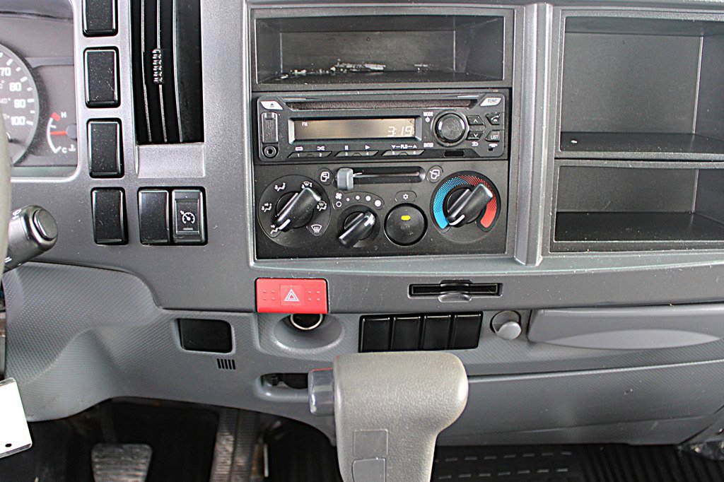 Used 2019 Isuzu NPR image 20