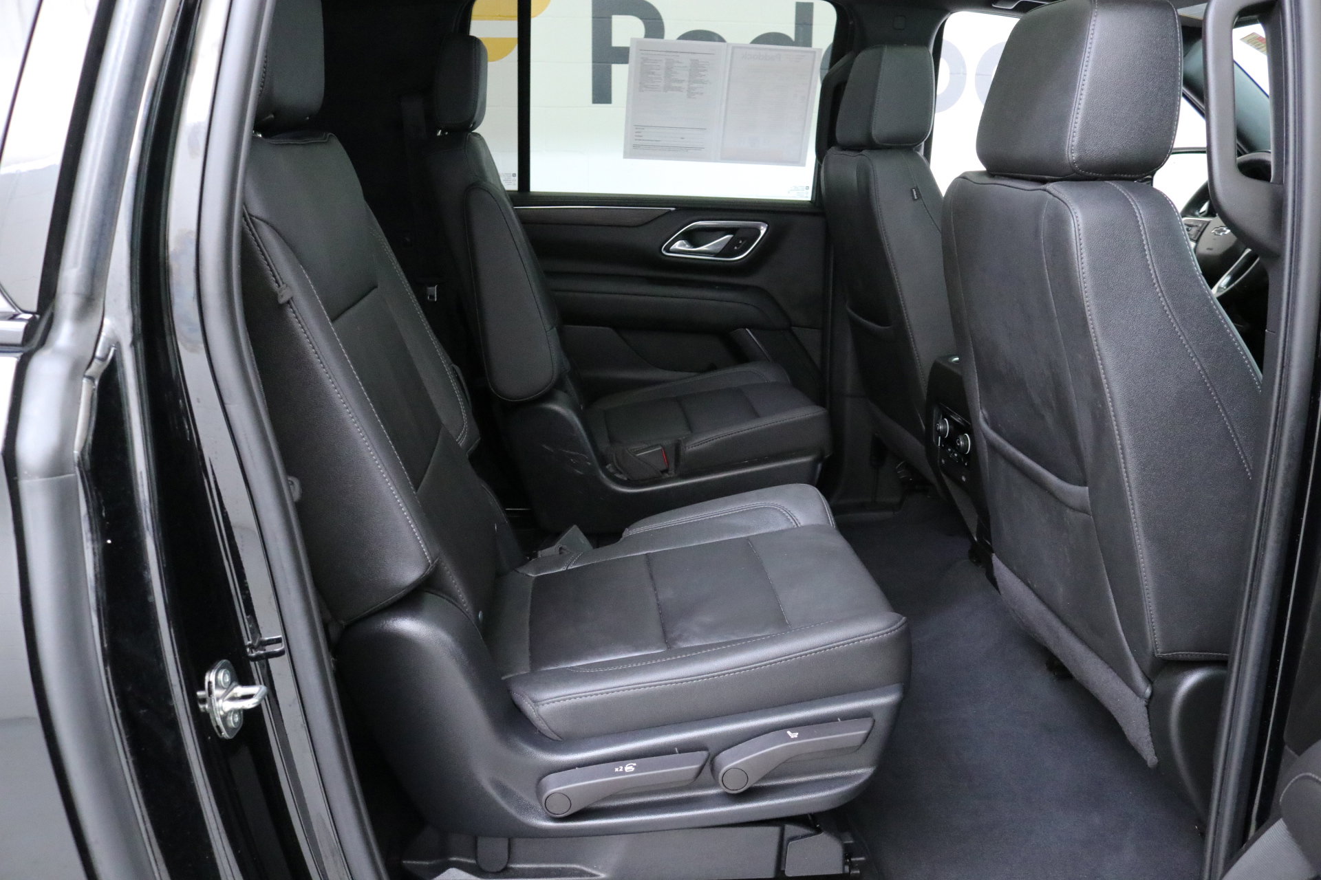 Used 2023 Chevrolet Suburban Z71 w/ Luxury Package image 30