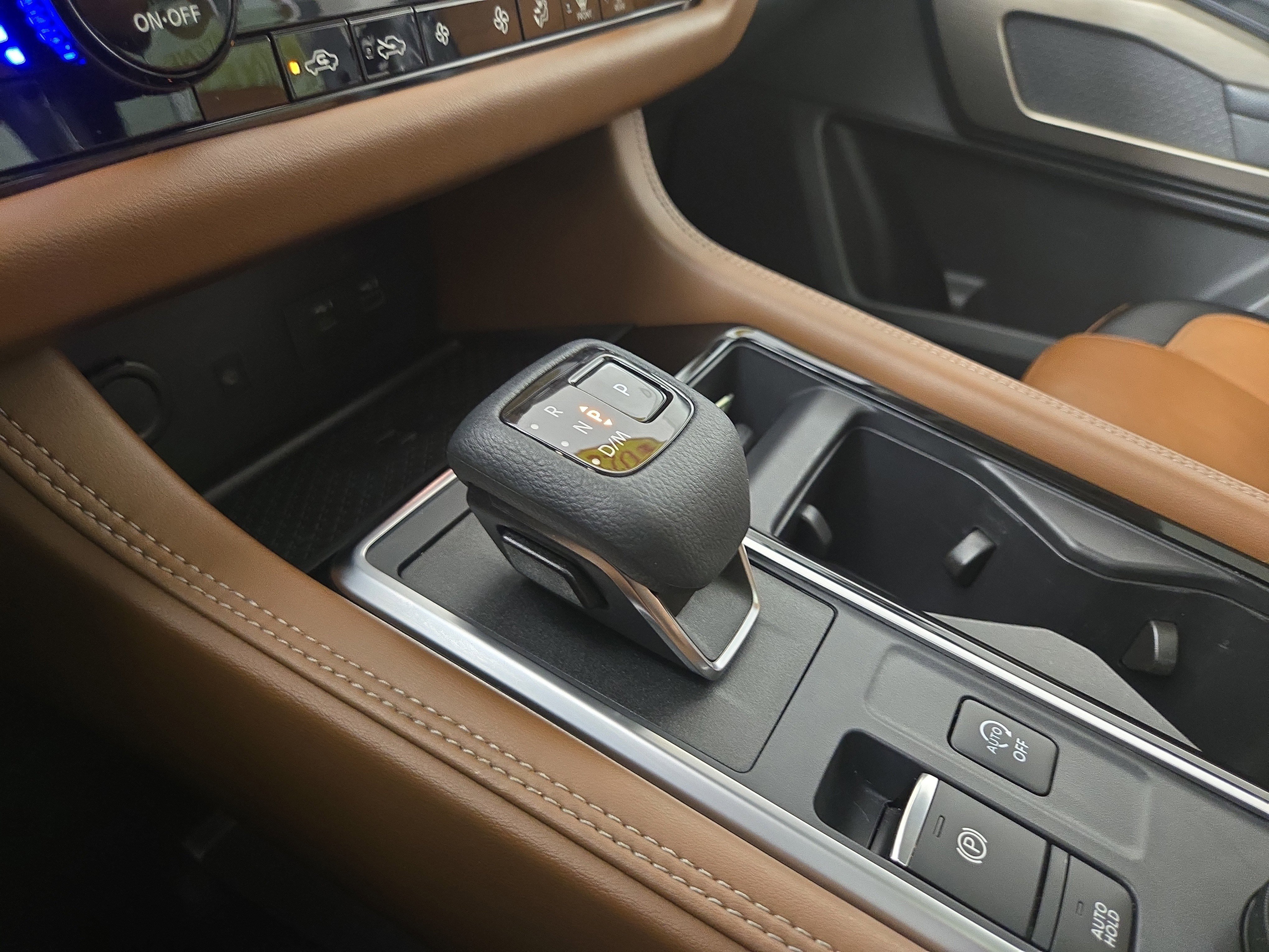 Used 2022 Nissan Pathfinder Platinum w/ Cargo Package image 25