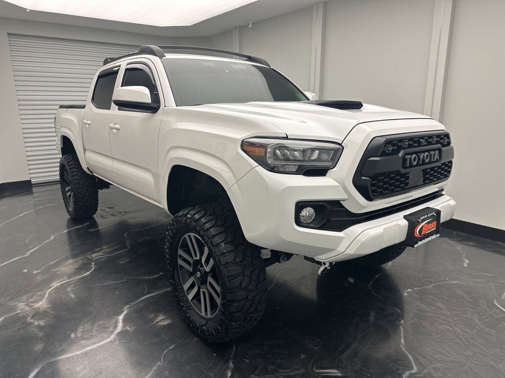 Used 2022 Toyota Tacoma SR image 2