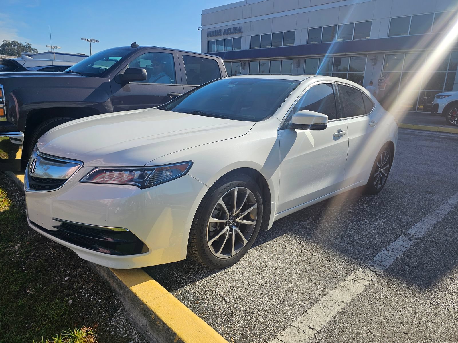 Used 2017 Acura TLX w/ Technology Package FWD image 3