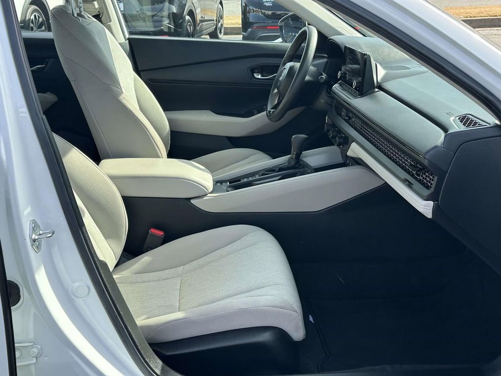 Certified 2025 Honda Accord LX image 6