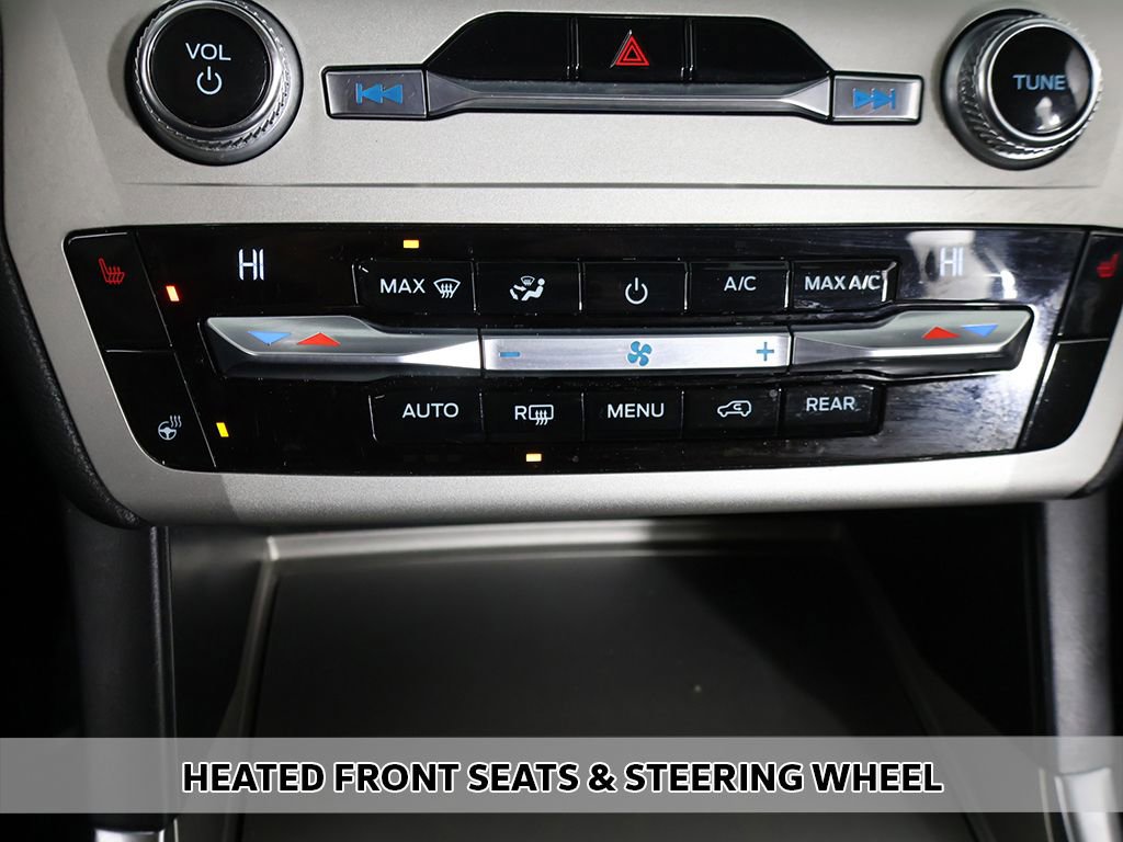 Used 2021 Ford Explorer XLT w/ Equipment Group 202A AWD/4WD image 7