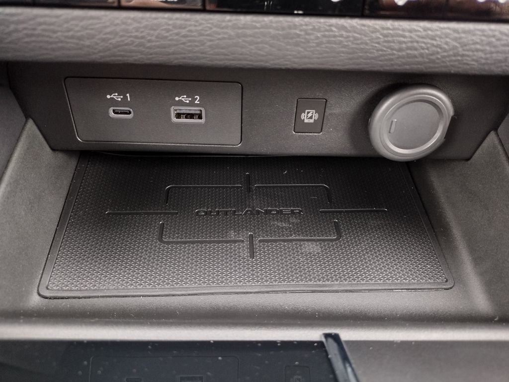 New 2025 Mitsubishi Outlander SE image 26