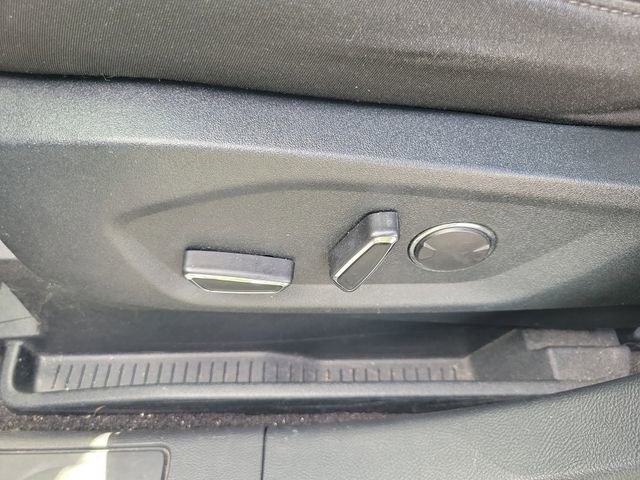 Used 2018 Ford Edge SEL image 19