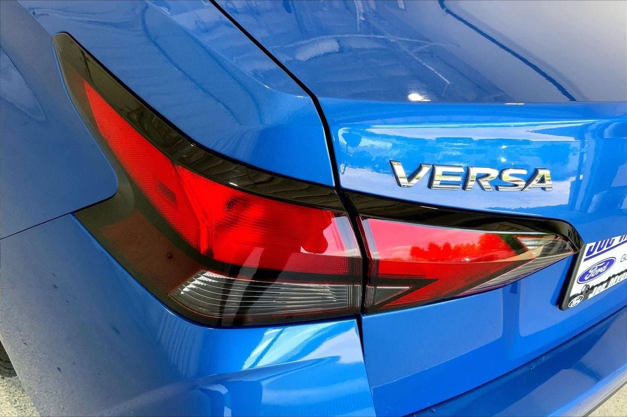 Used 2023 Nissan Versa SV FWD image 29