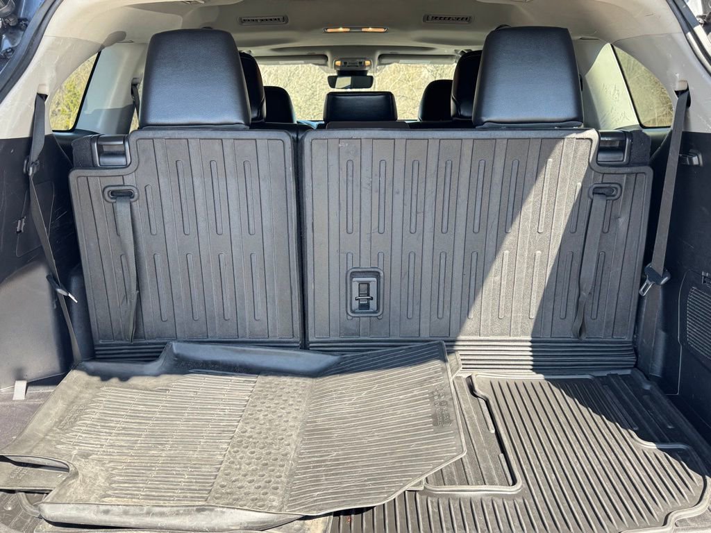 Used 2023 Toyota Highlander XLE AWD/4WD image 32