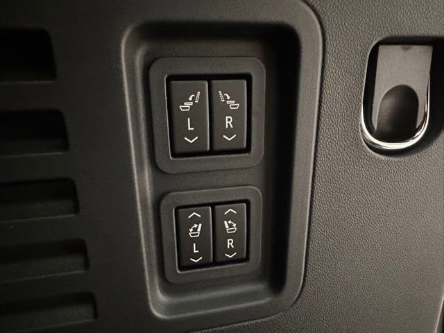 New 2026 Chevrolet Traverse RS w/ LPO, Floor Liner Package FWD image 24