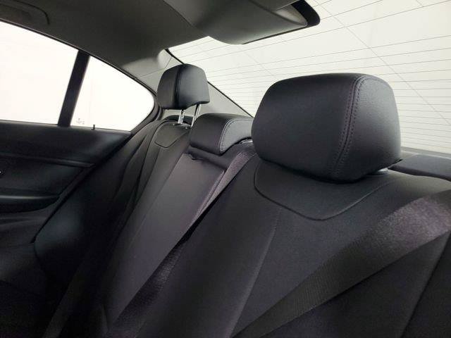 Used 2018 BMW 320i xDrive Sedan AWD/4WD image 12