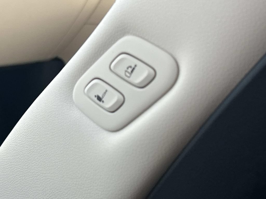 New 2027 Genesis GV70 2.5T Select AWD/4WD image 22