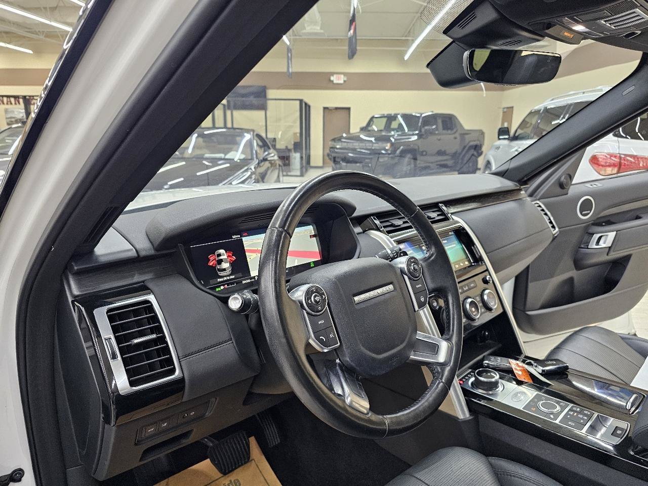 Used 2018 Land Rover Discovery HSE AWD/4WD image 20