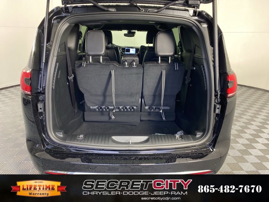 New 2026 Chrysler Pacifica Select image 36