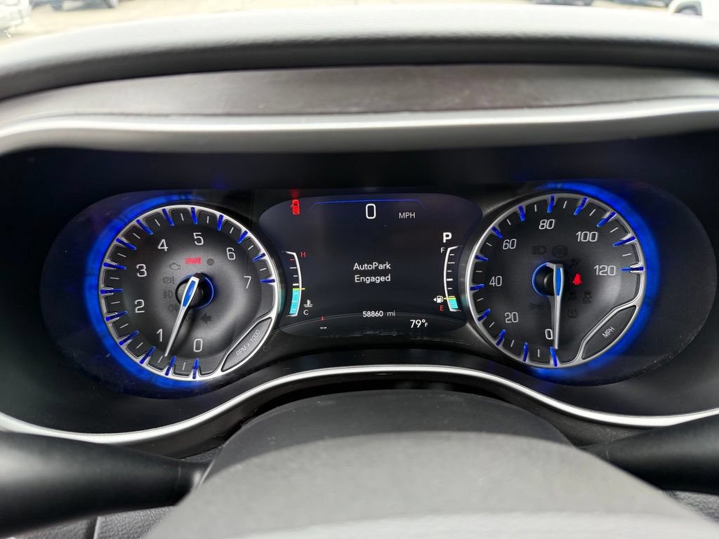 Used 2024 Chrysler Pacifica Touring-L FWD image 25
