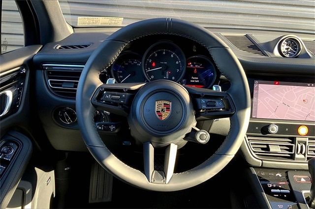 Certified 2026 Porsche Macan AWD/4WD image 7
