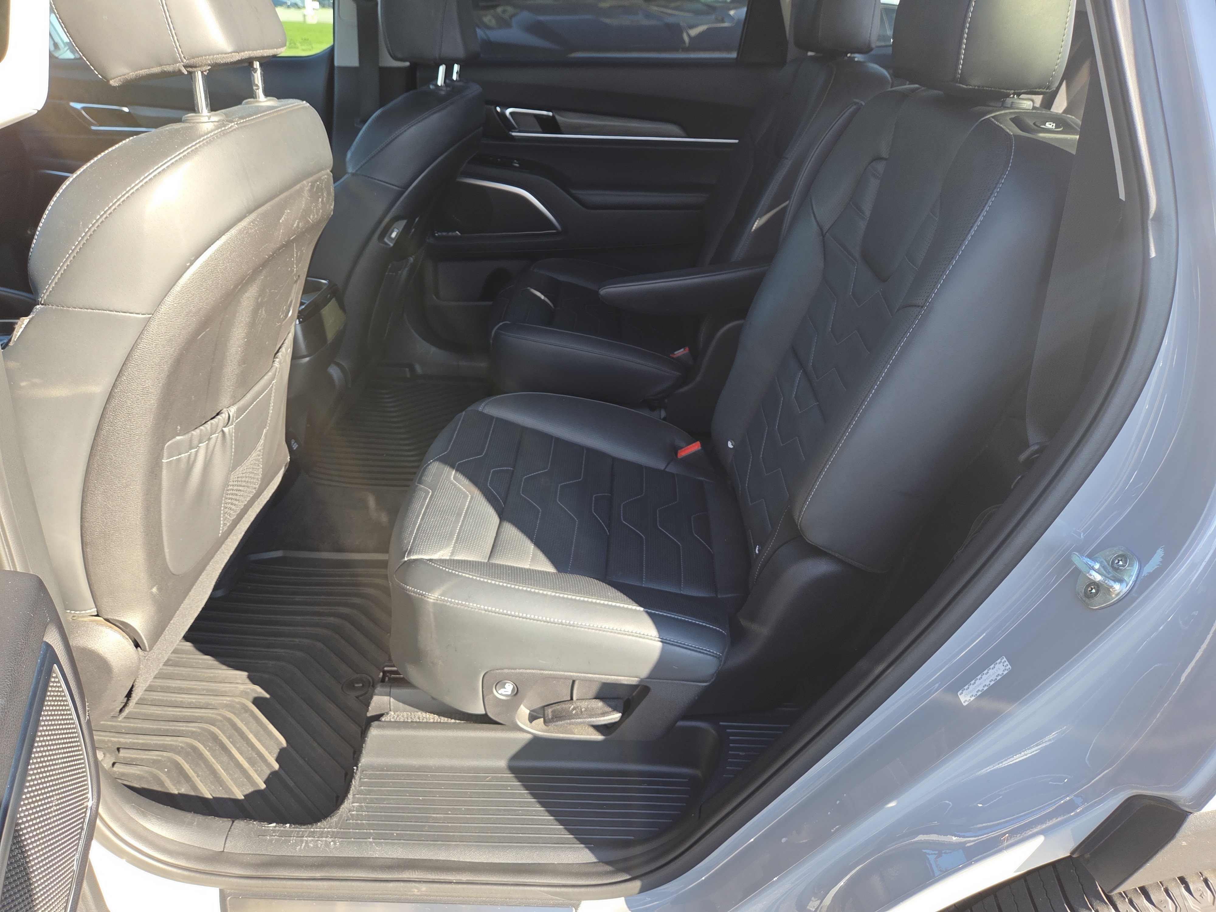 Used 2022 Kia Telluride SX w/ SX Prestige Package AWD/4WD image 15
