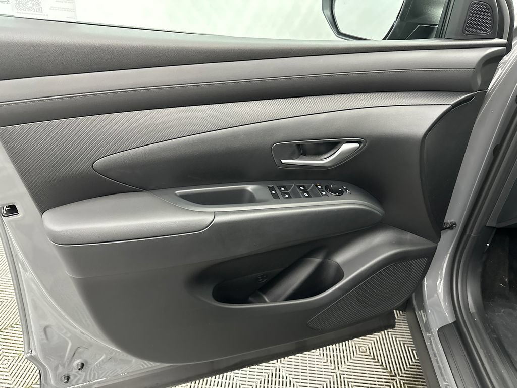 Used 2025 Hyundai Tucson SEL FWD image 12