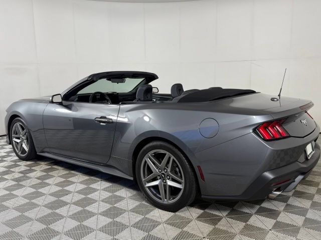 Used 2024 Ford Mustang Convertible RWD image 4