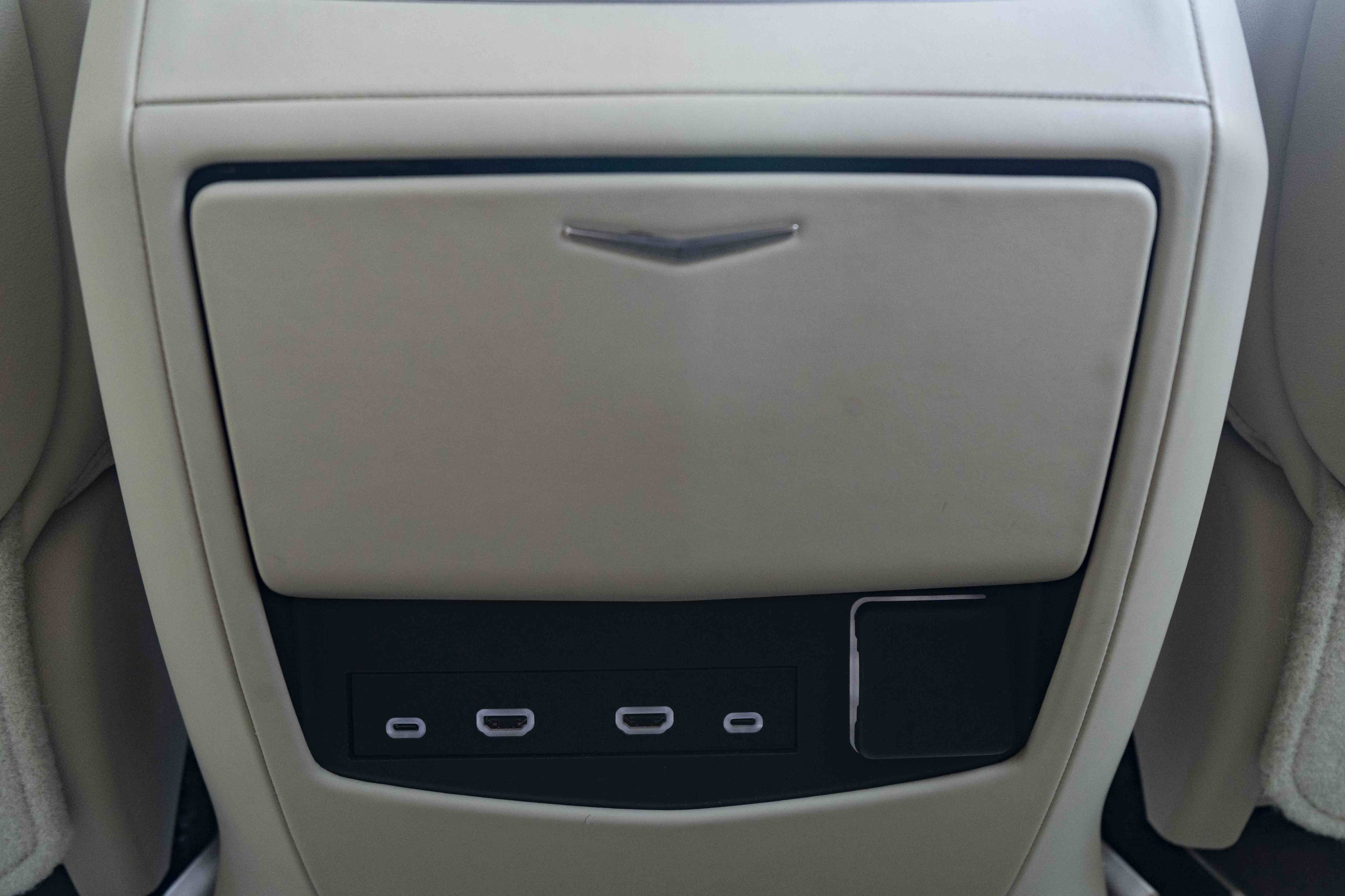 Used 2024 Cadillac Escalade Premium Luxury Platinum w/ LPO, Floor Liner Package AWD/4WD image 47