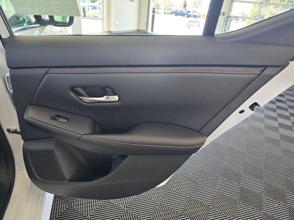 Used 2023 Nissan Sentra SR w/ SR Premium Package image 39