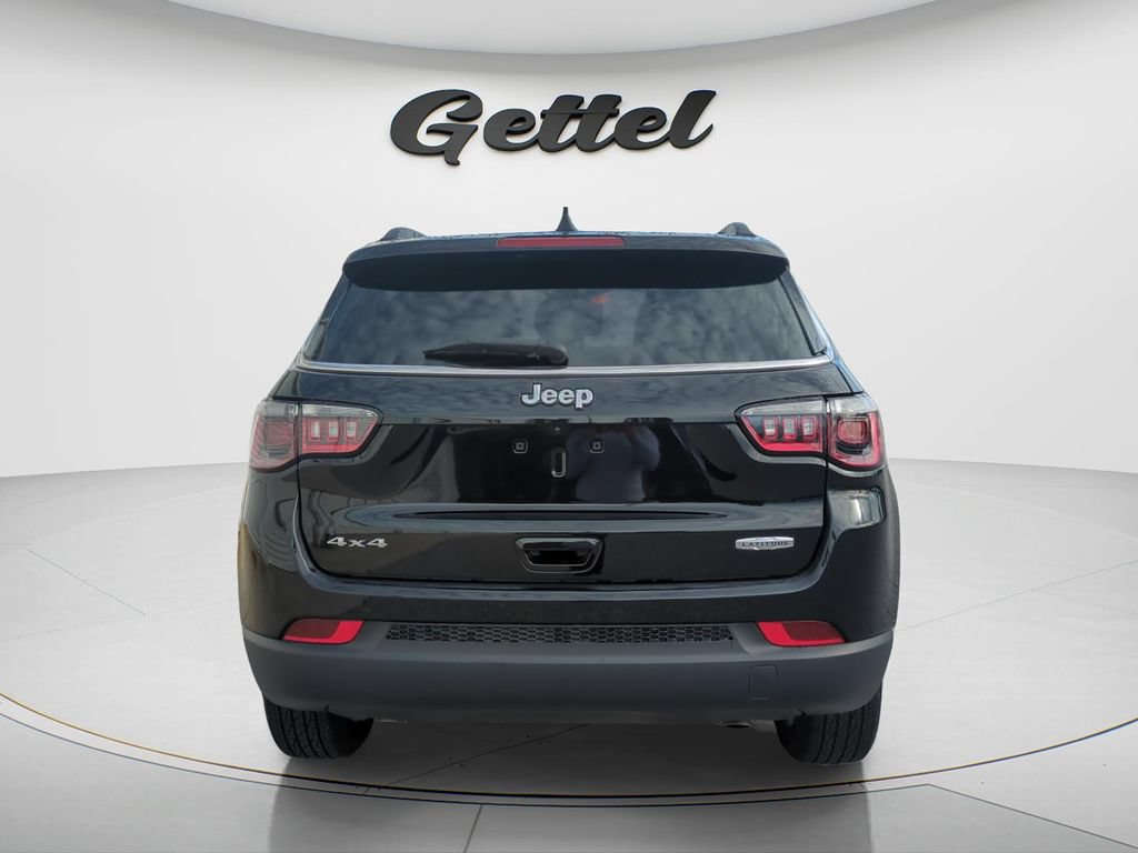 Used 2025 Jeep Compass Latitude AWD/4WD image 6