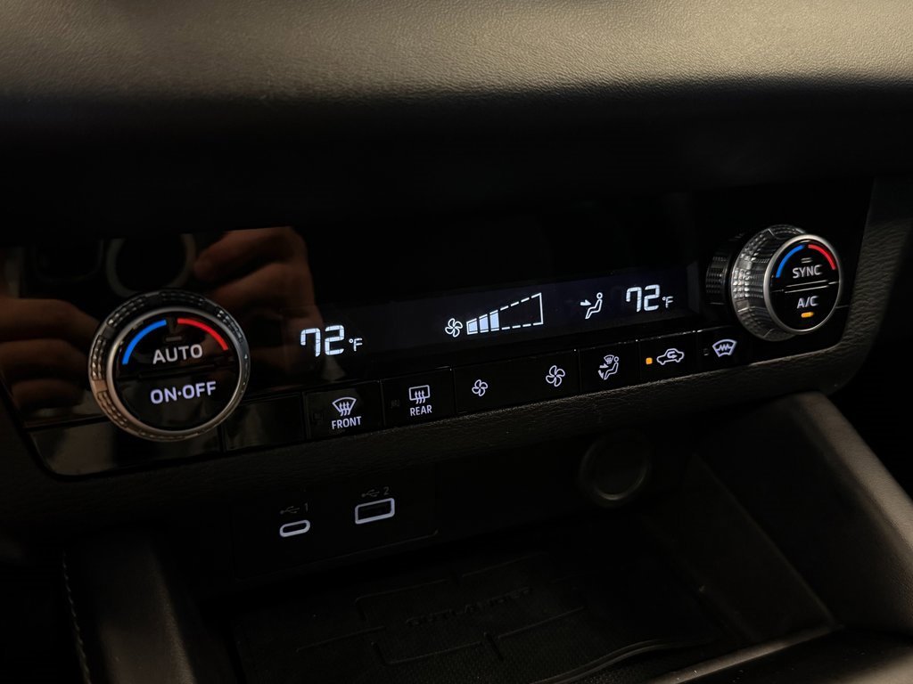 Used 2023 Mitsubishi Outlander ES image 14