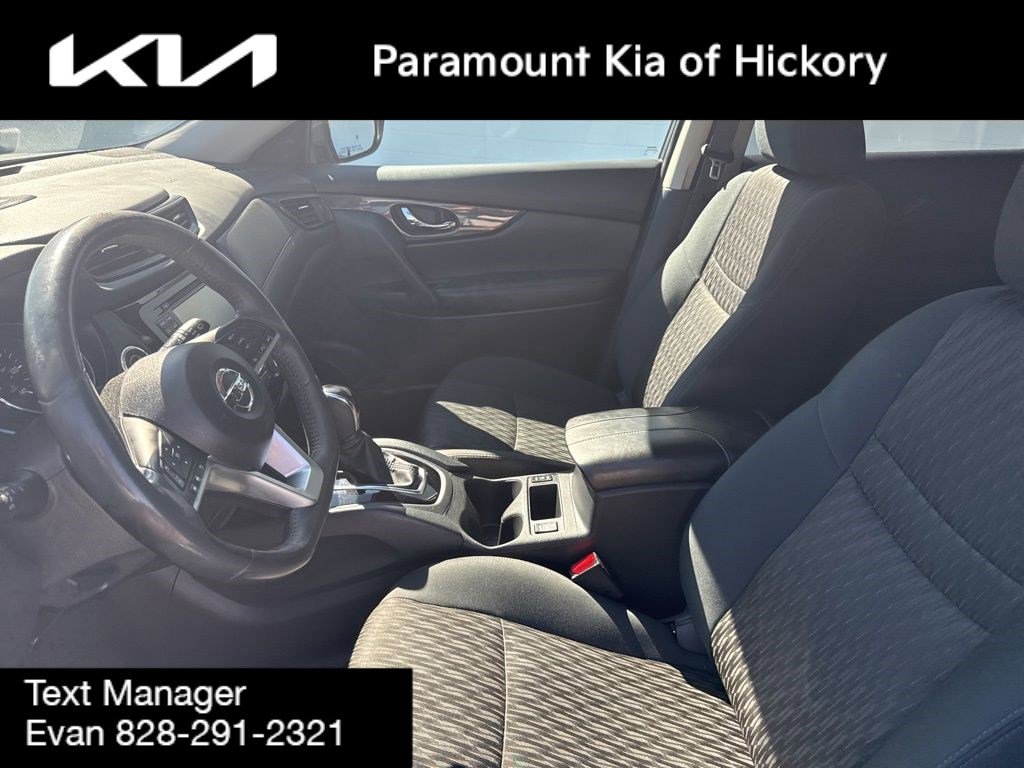 Used 2017 Nissan Rogue SV w/ Sun & Sound Touring Package image 20
