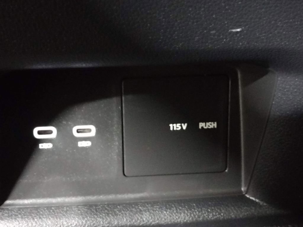 Certified 2022 Volkswagen Atlas Cross Sport SE image 38