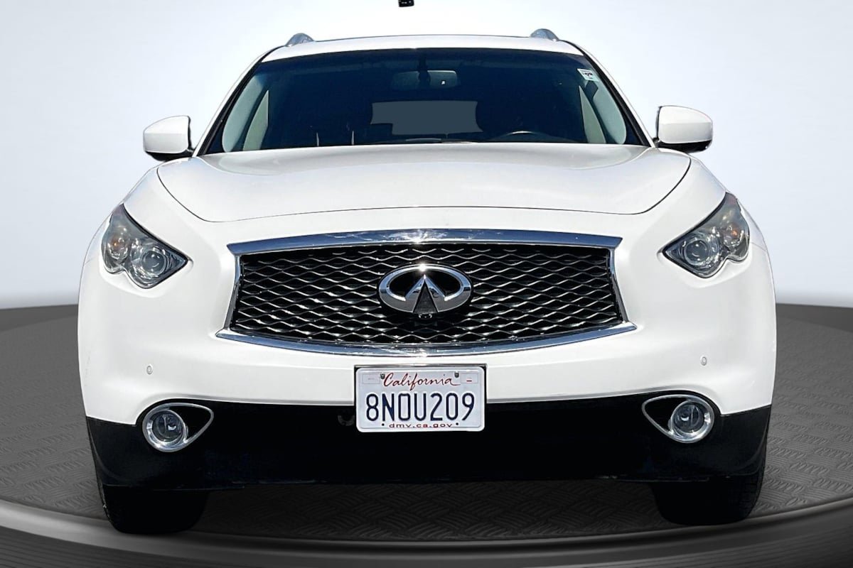 Used 2017 INFINITI QX70 AWD w/ Premium Package image 3