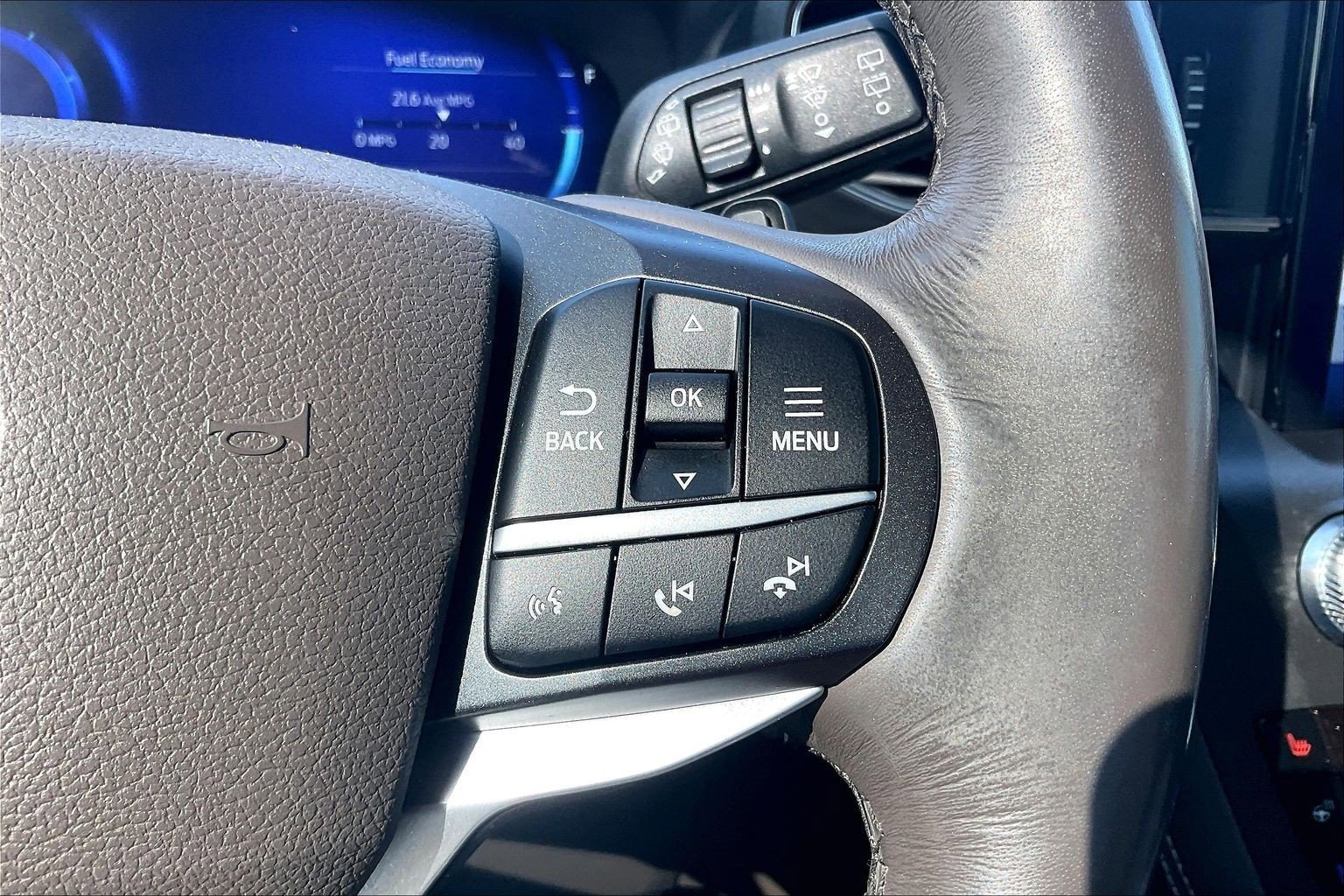 Used 2020 Ford Explorer Platinum w/ Premium Technology Package image 22