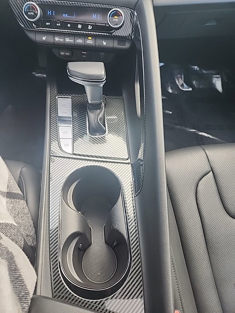 Used 2024 Hyundai Elantra Limited image 15