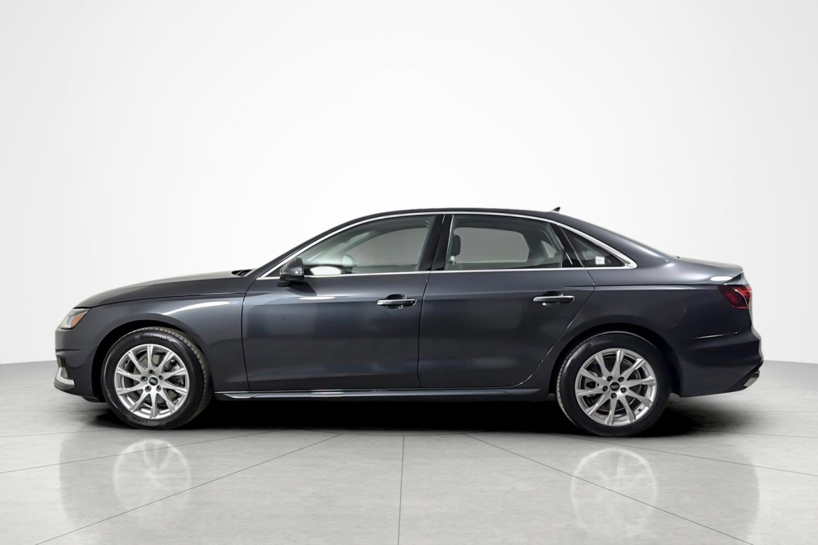 Used 2022 Audi A4 2.0T Premium w/ Convenience Package image 2