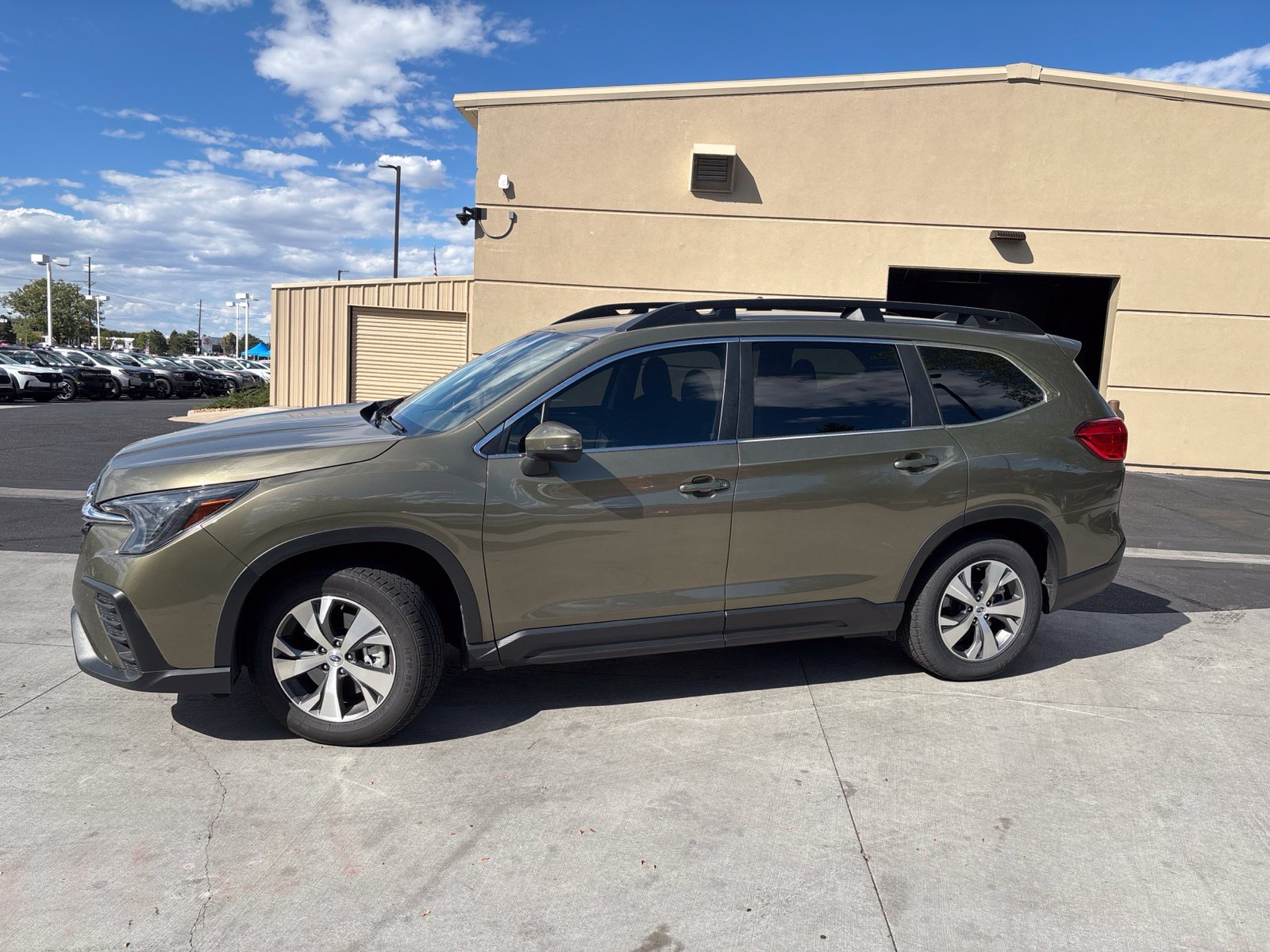 Used 2023 Subaru Ascent Premium w/ Convenience Package AWD/4WD image 6