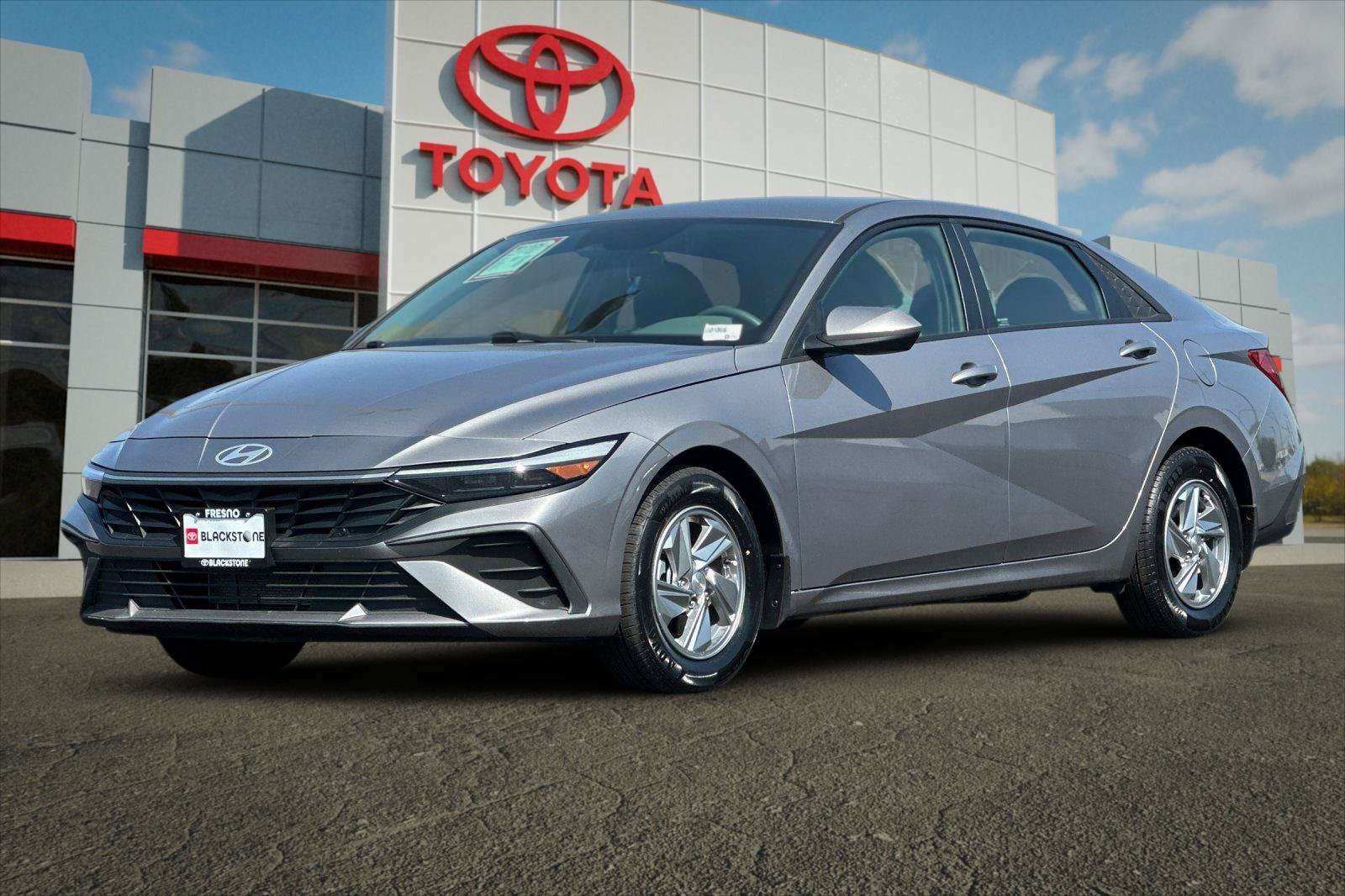 Used 2024 Hyundai Elantra SE FWD image 7