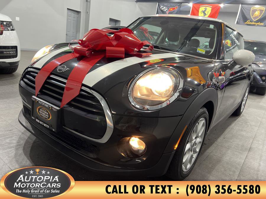 Used 2019 MINI Cooper 2-Door Hardtop w/ Storage Package image 34
