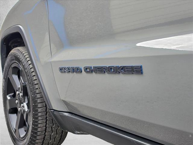 Used 2019 Jeep Grand Cherokee Laredo AWD/4WD image 14