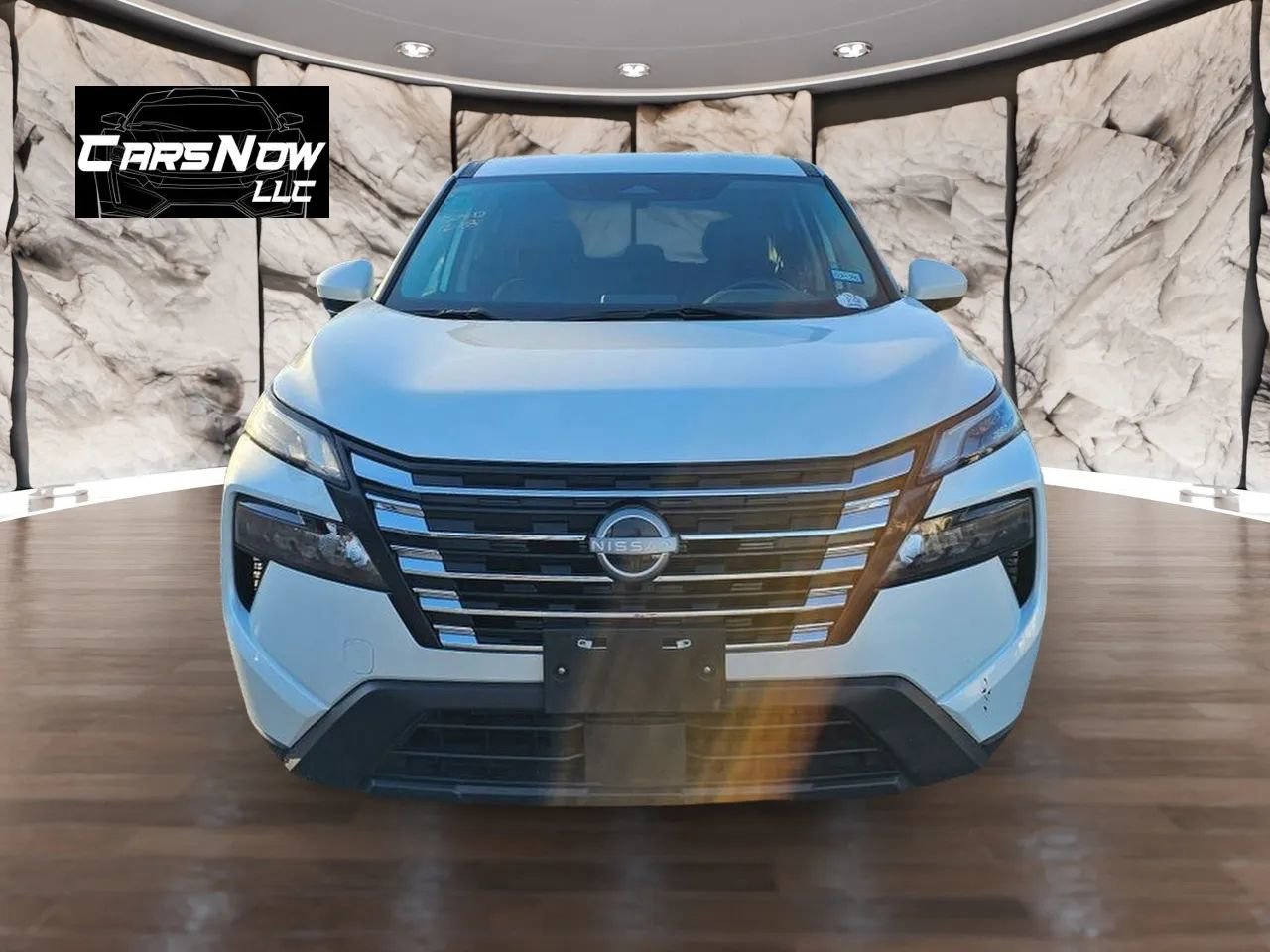 Used 2024 Nissan Rogue SV image 2