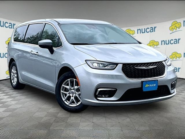 Used 2023 Chrysler Pacifica Touring-L