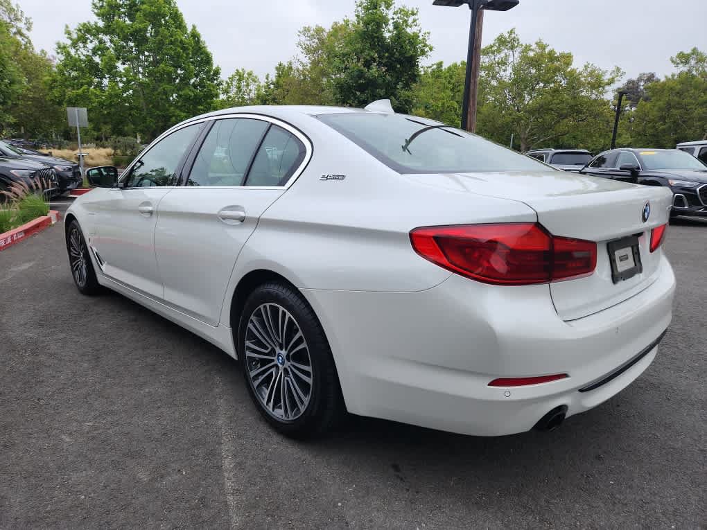 Used 2019 BMW 530e w/ Convenience Package RWD image 4