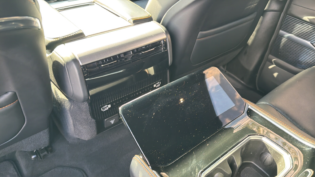 Used 2023 Jeep Grand Wagoneer Series III AWD/4WD image 21
