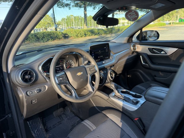 Used 2025 Chevrolet Blazer LT FWD image 11