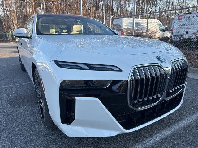 Used 2025 BMW 750e xDrive image 10